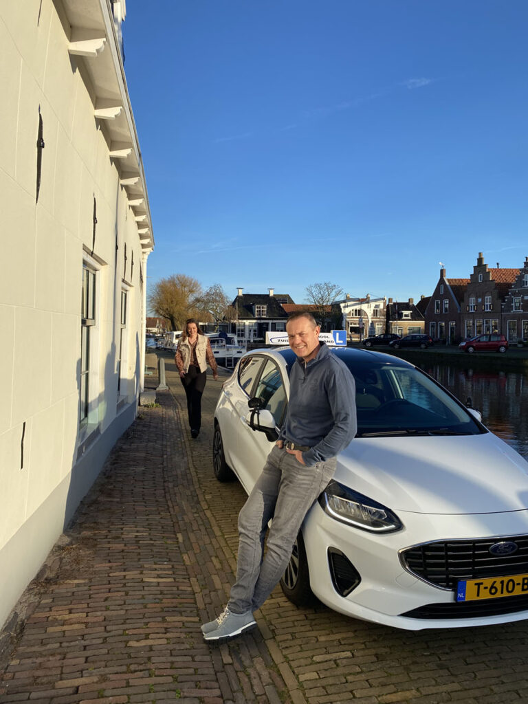 Rijschool Zuidwest Friesland haalt u op van huis